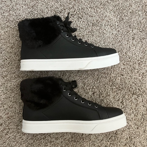 NWOT Koolaburra by UGG Women's Sundell Fuzz Chukka - Black - Size 8 - Picture 1 of 14